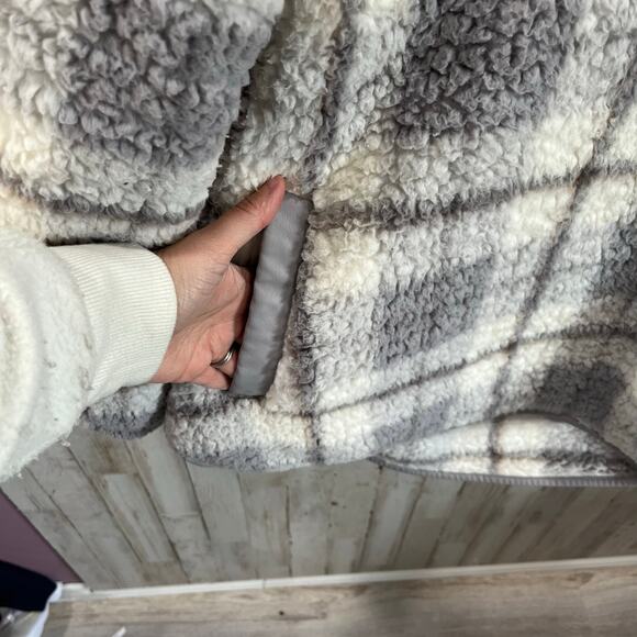 Abercombie Soft A&F Gray Plaid Sherpa Quarter Zip Pullover XL Cozy Cabincore - Picture 2 of 7